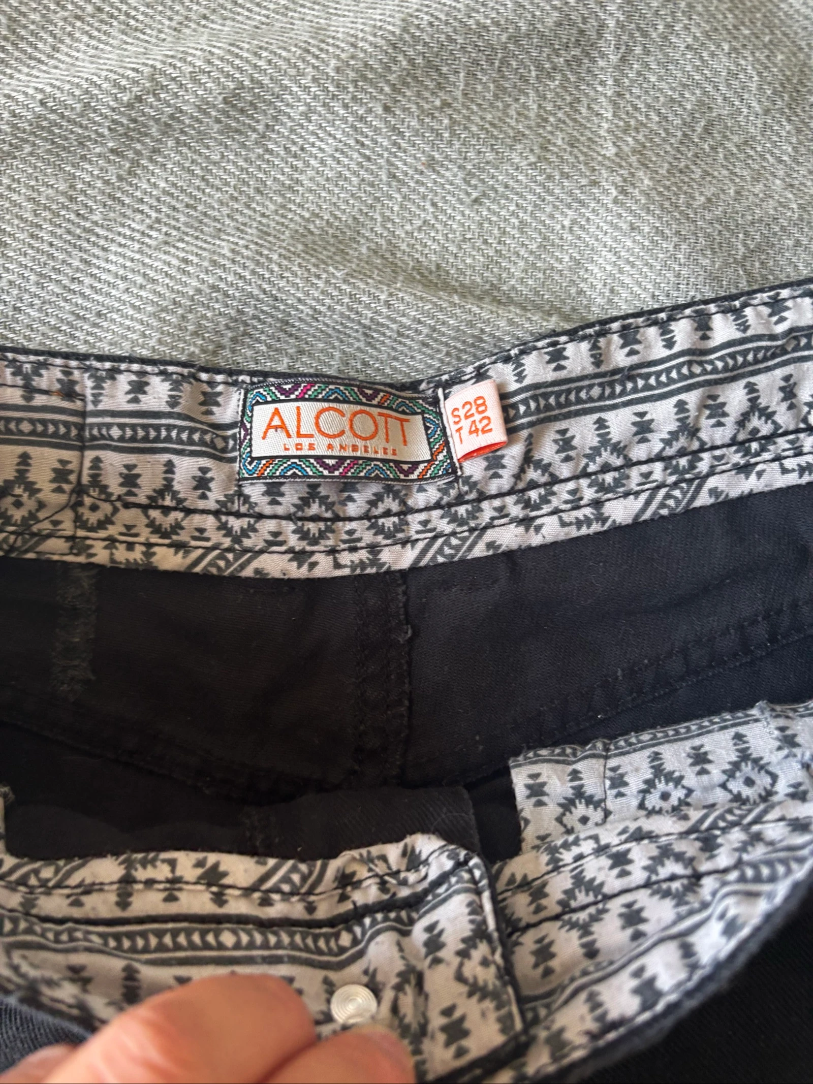 253/ Black short with eyelet effect - Alcott - Size 42 – photo 3